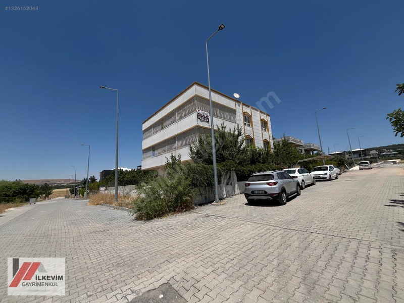 İlkevim'den 3 Katlı Bahçeli İş Yerine Uygun Komple Kiralık Daire