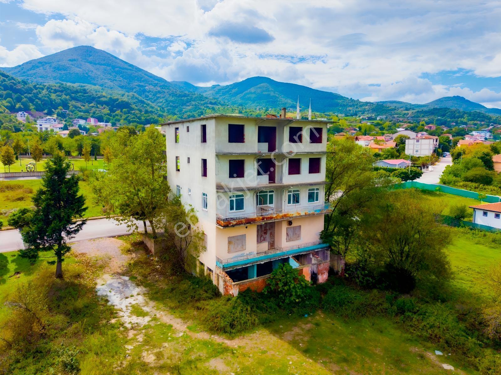 Arslanbey'de 2.551 M² Konut İmarlı Arsa + 700 M² Mevcut Bina — fotoğraf 3