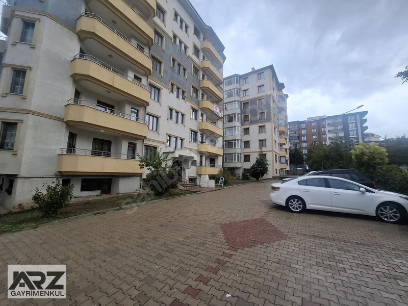 Altaylı Sitesinde 4+1 Boş Geniş Satılık Daire. — fotoğraf 2