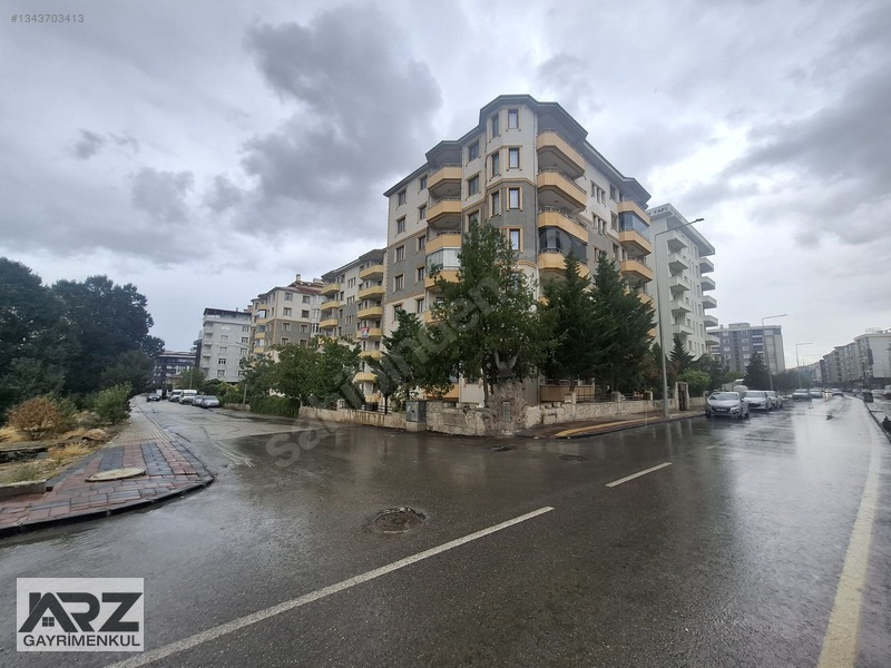 Altaylı Sitesinde 4+1 Boş Geniş Satılık Daire. — fotoğraf 3