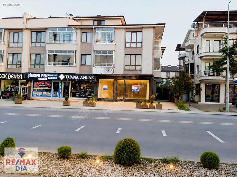 Re/max Dıa'dan Düzce Aziziye Bölgesinde 165 M2 Satılık Dükkan — fotoğraf 2