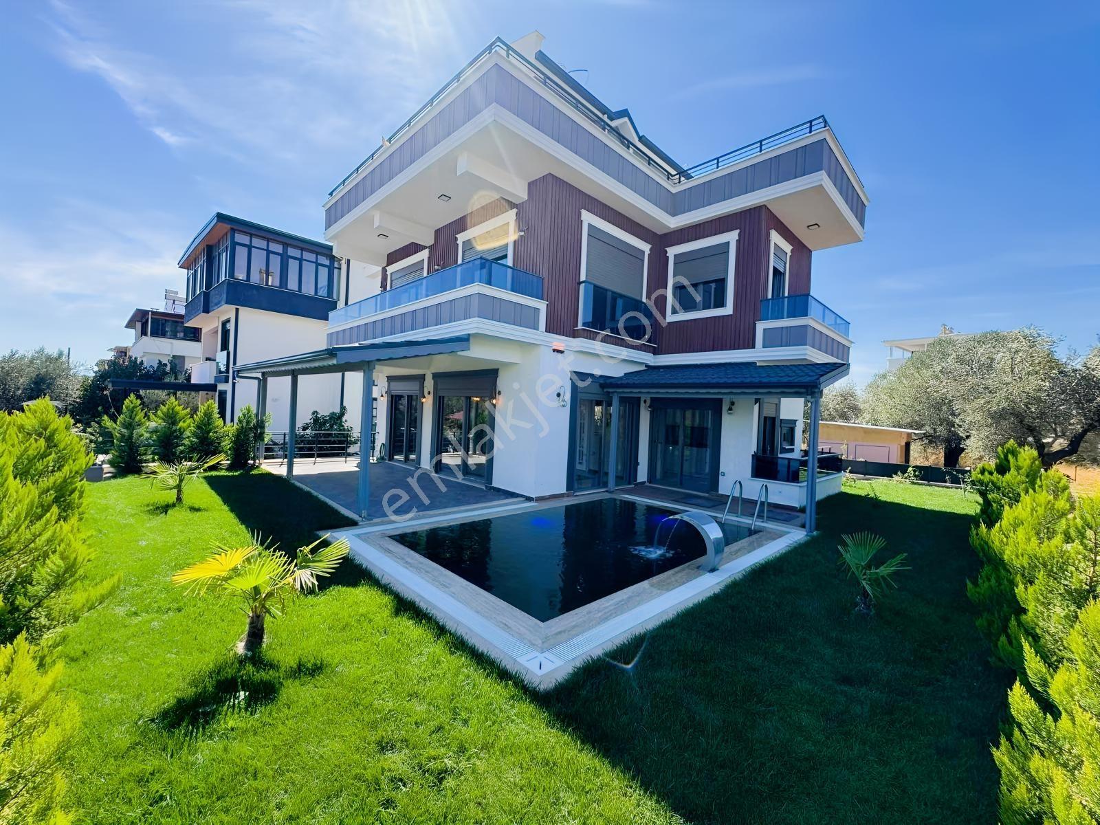 Güçlü Kardeşler Denize Yakın Ultra Lüks 5+1 Havuzlu Tam Müstakil