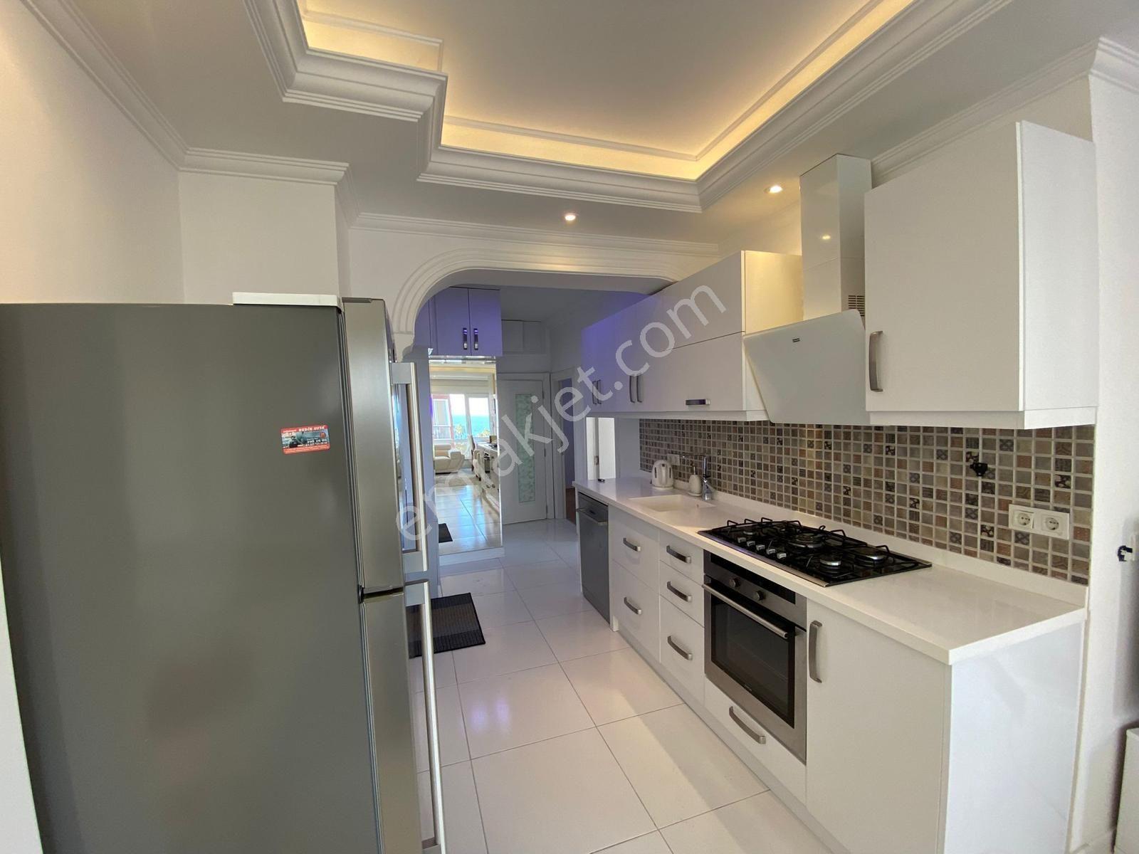 Muhteşem Deniz Manzalı Konyaaltı Sahilinde Ebeveyn Banyolu 2+1 Daire — fotoğraf 4