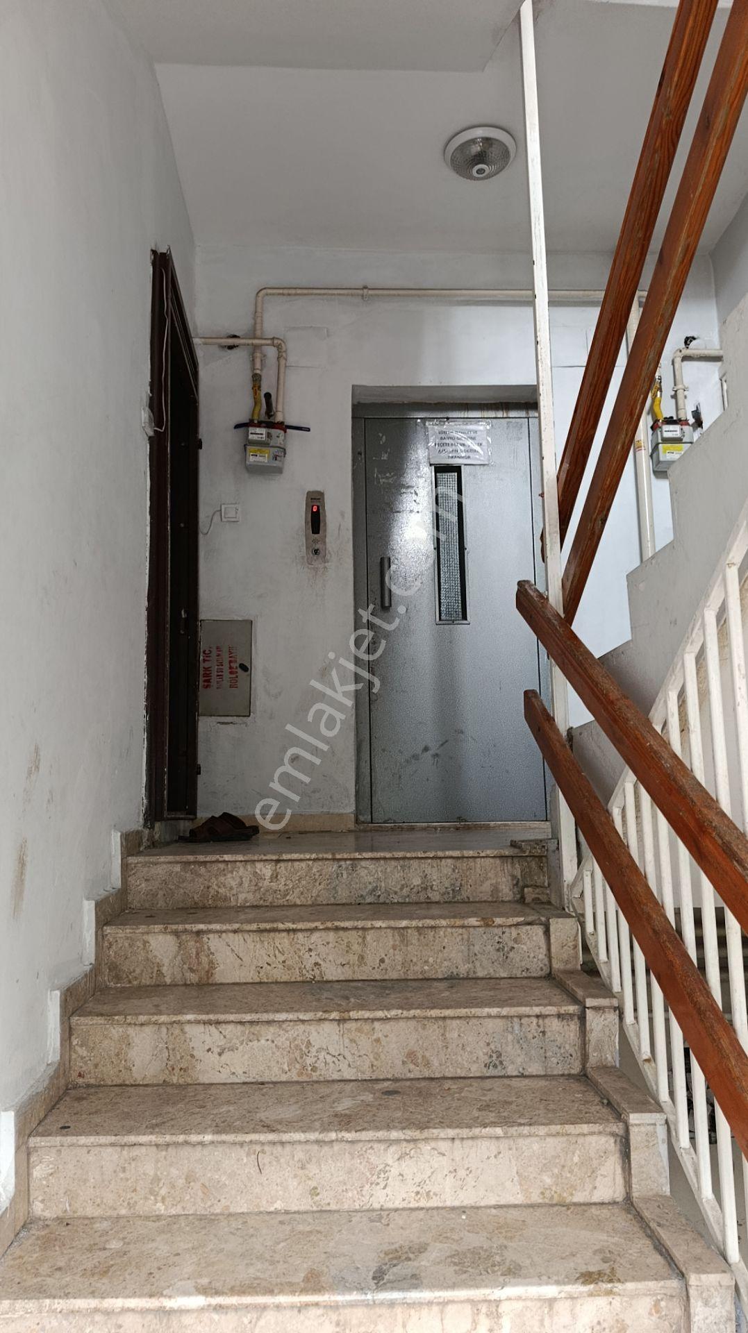 Arakat 5 Oda Doğalgazlı Asansörlü Otopark Merkezi Konumda — fotoğraf 4