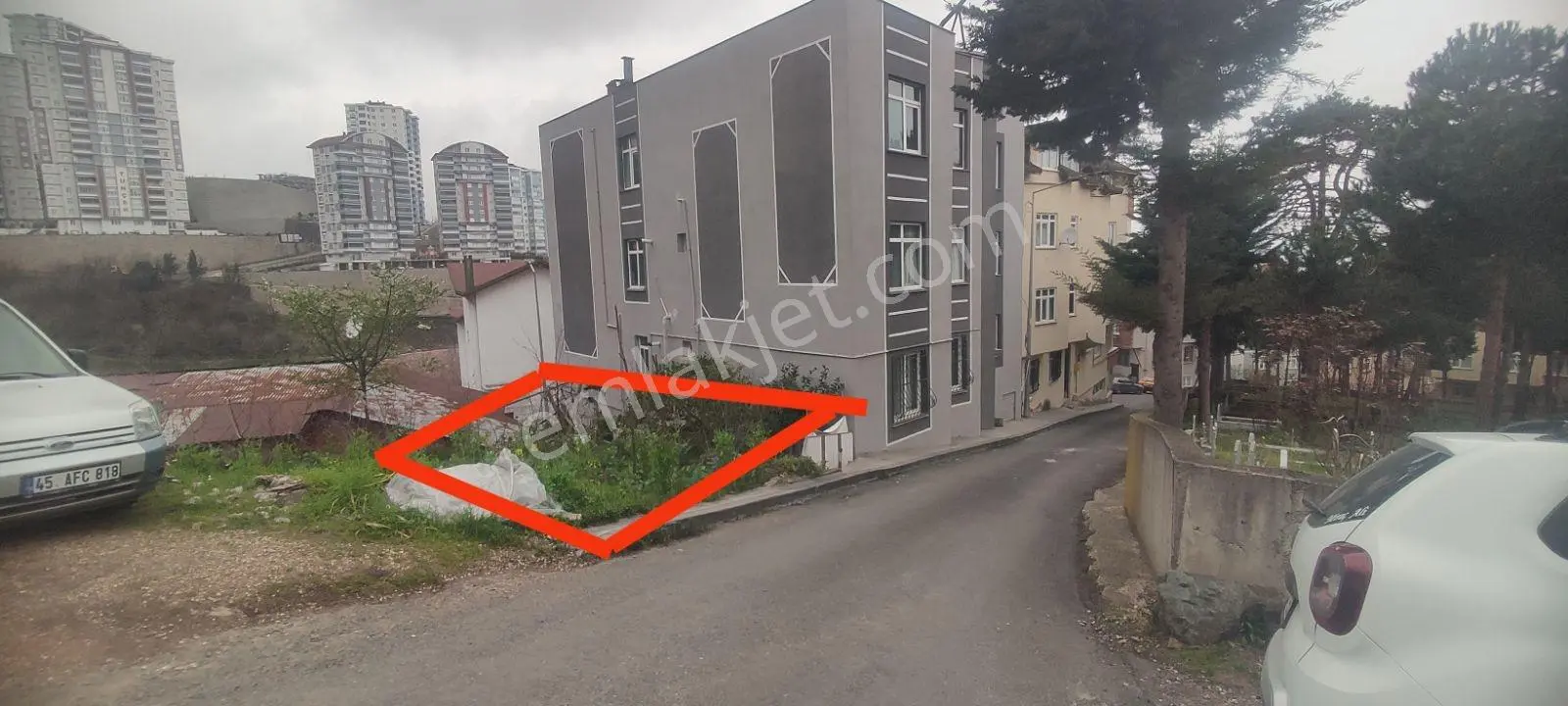 Şerefiye Mh. Araç Otoparkı Veya Arsa