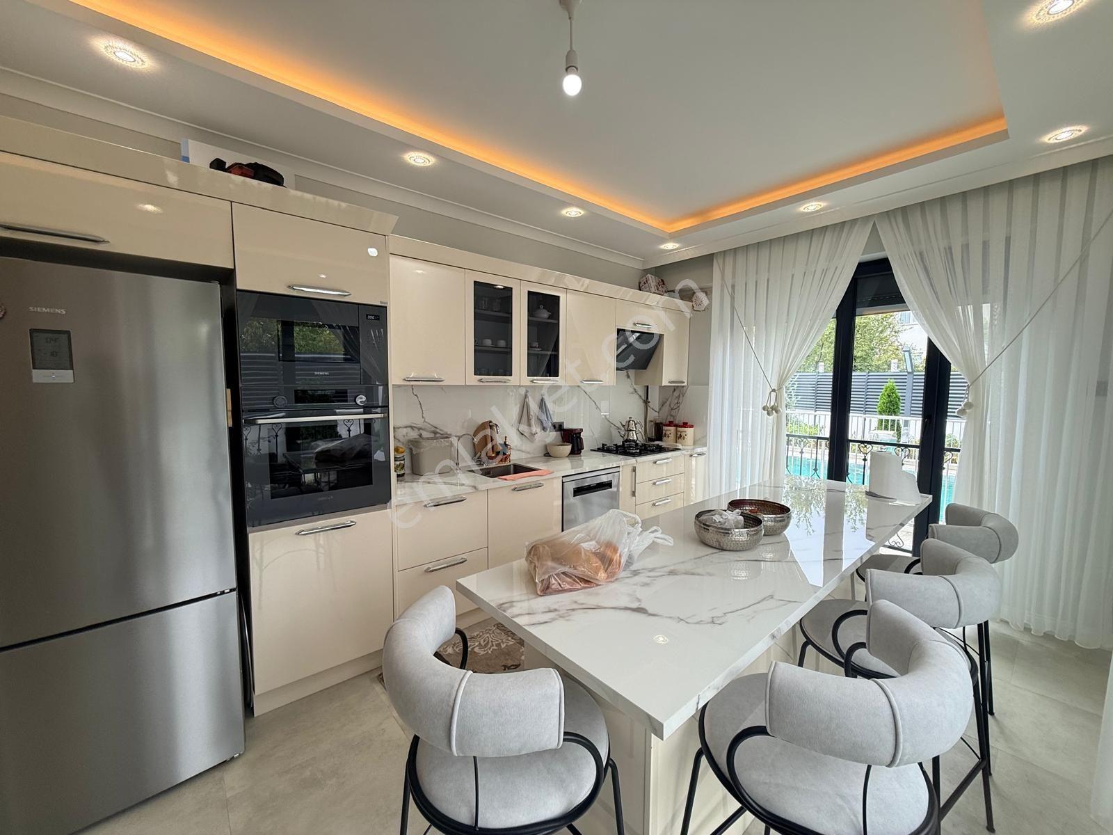 Altınova Kaytazdere'de Havuzlu Ve Eşyalı 4+1 Villa — fotoğraf 12