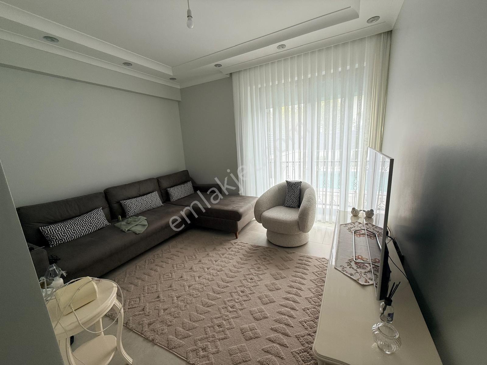 Altınova Kaytazdere'de Havuzlu Ve Eşyalı 4+1 Villa — fotoğraf 17