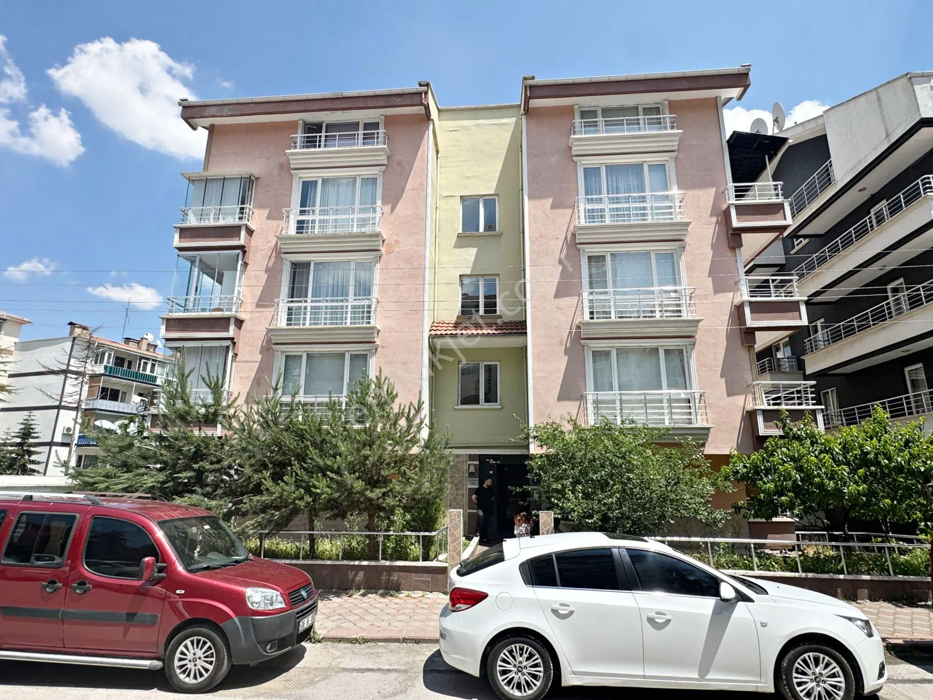 3+1 Kardeşlerde Antares Yakını Yatırıma Ve Krediye Uygun Kendine Ait Bahçeli