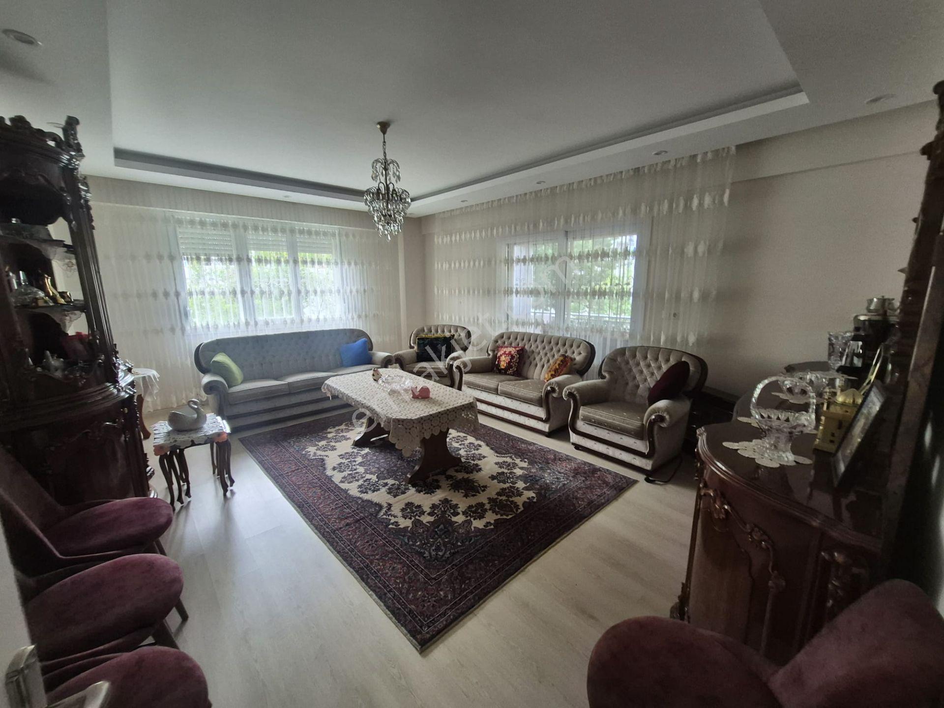 Yeşil Mahallede Geniş 3+1 Satılık Daire — fotoğraf 2