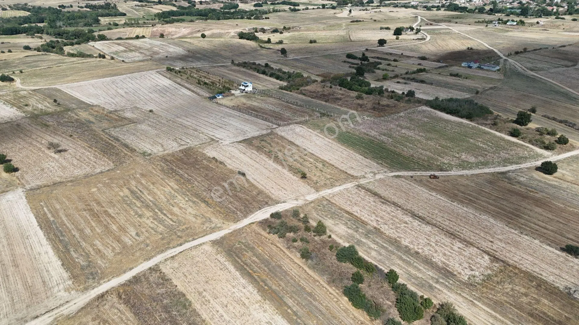 Bulvar Emlak’tan Kavakdere Köyü’nde Resmi Yollu 1.800 M² Satılık Tarla — fotoğraf 2