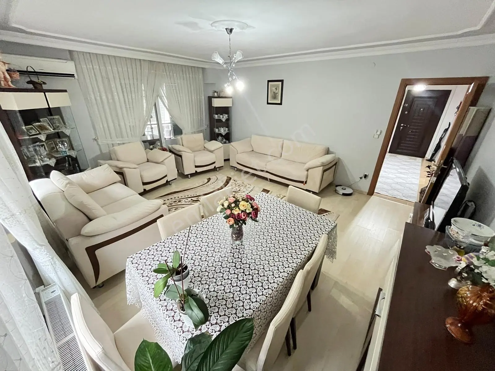 ▀güç'ten Altınkum'da Cam Balkonlu Kombili Arakat Geniş 2+1 Daire — fotoğraf 4