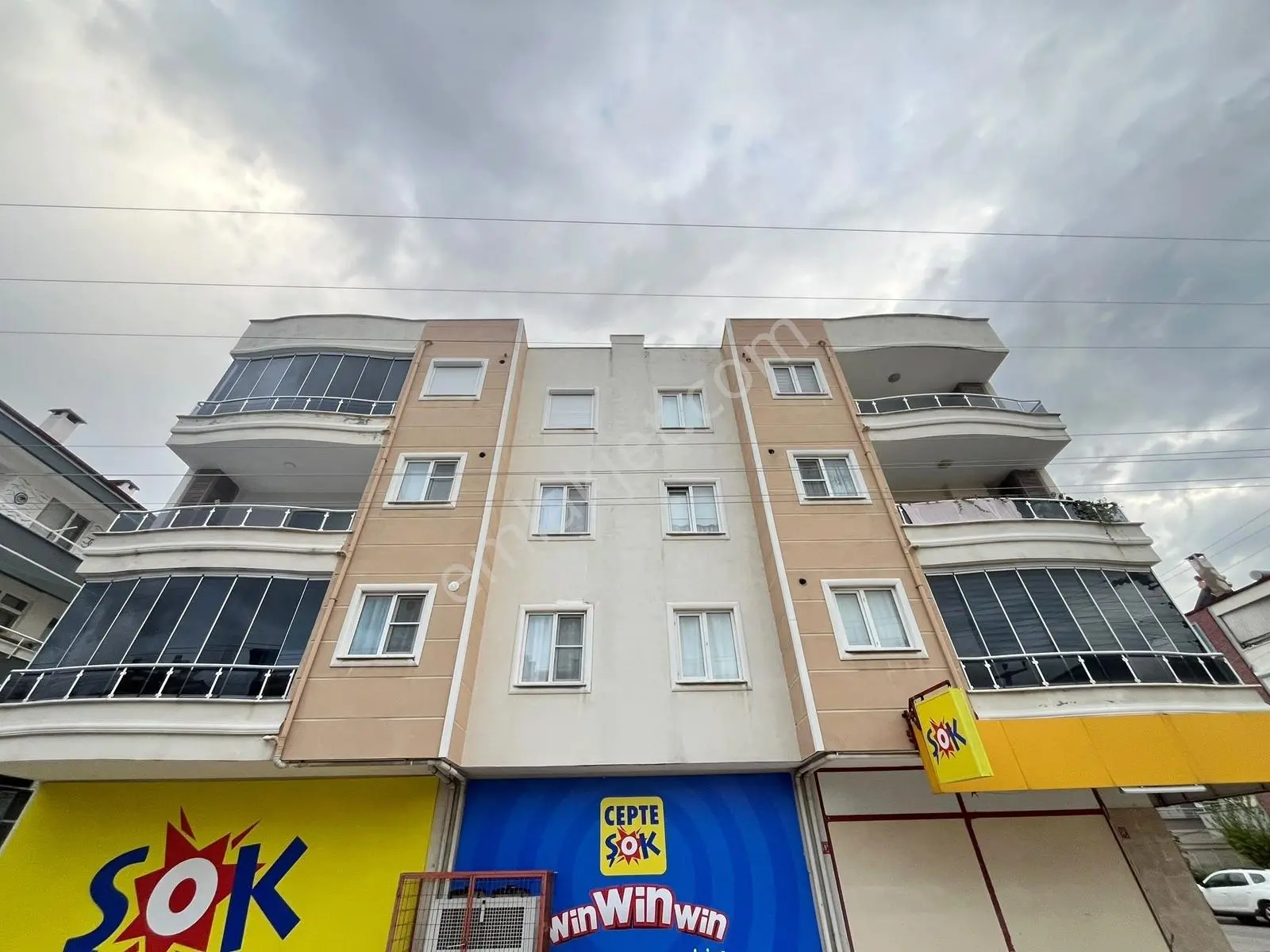 ▀güç'ten Altınkum'da Cam Balkonlu Kombili Arakat Geniş 2+1 Daire — fotoğraf 29