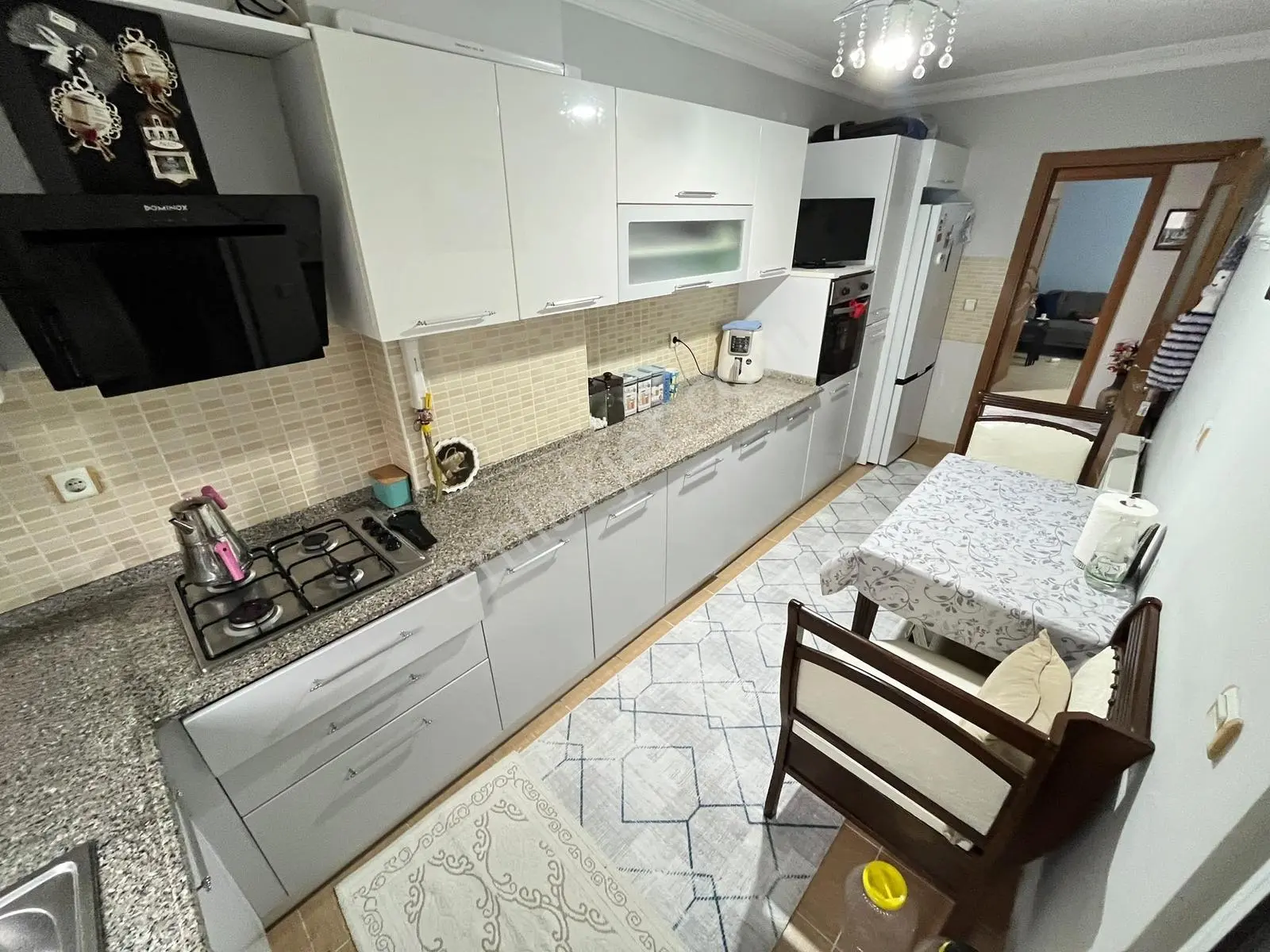 ▀güç'ten Altınkum'da Cam Balkonlu Kombili Arakat Geniş 2+1 Daire — fotoğraf 35