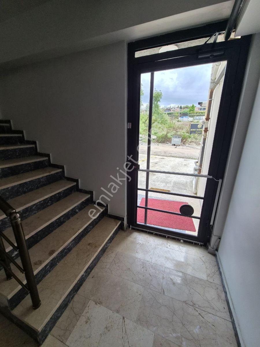 Başiskele Yeşilyurt Mahallesin'de Eğimsiz 3+1 Dubleks Daire — fotoğraf 4