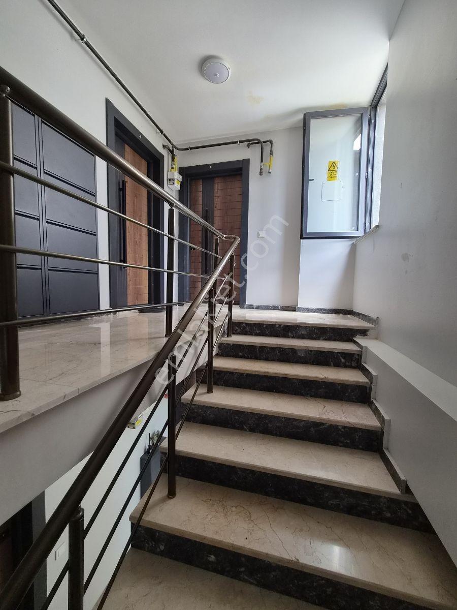 Başiskele Yeşilyurt Mahallesin'de Eğimsiz 3+1 Dubleks Daire — fotoğraf 5