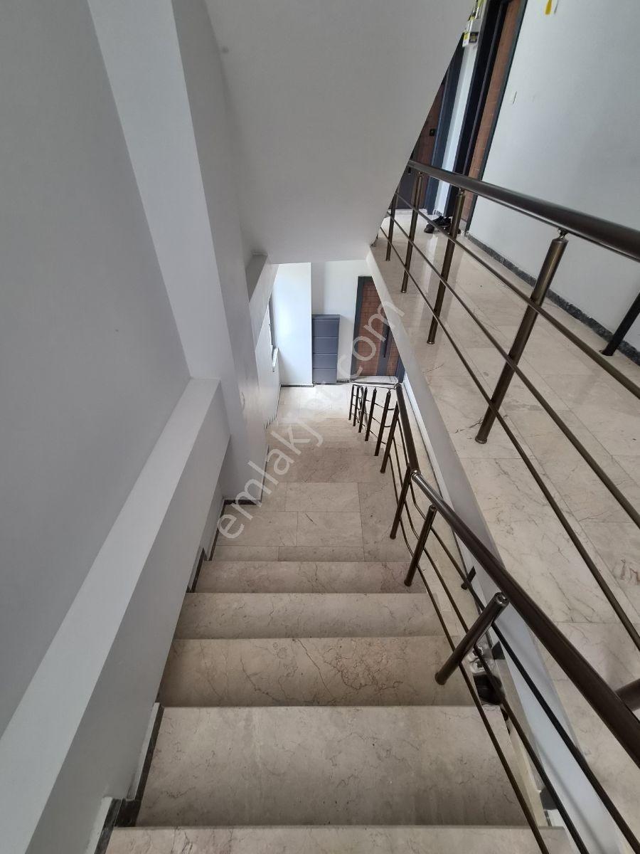 Başiskele Yeşilyurt Mahallesin'de Eğimsiz 3+1 Dubleks Daire — fotoğraf 6
