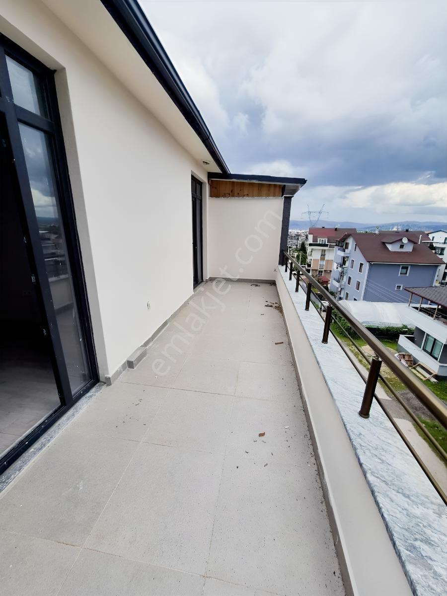 Başiskele Yeşilyurt Mahallesin'de Eğimsiz 3+1 Dubleks Daire — fotoğraf 9