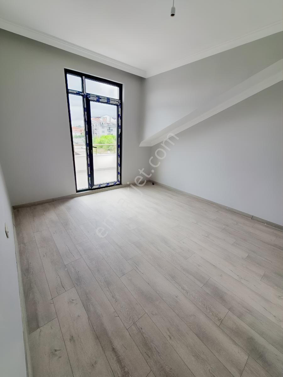 Başiskele Yeşilyurt Mahallesin'de Eğimsiz 3+1 Dubleks Daire — fotoğraf 10