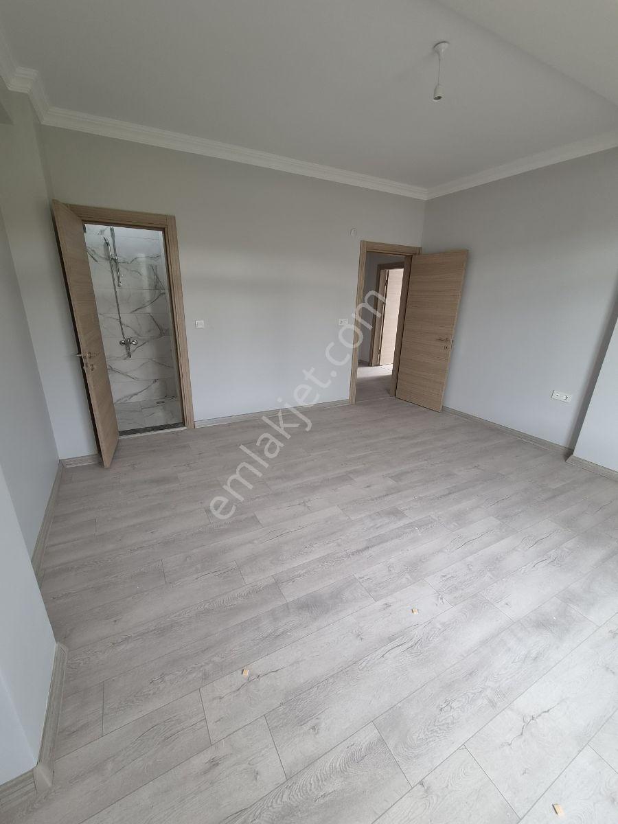 Başiskele Yeşilyurt Mahallesin'de Eğimsiz 3+1 Dubleks Daire — fotoğraf 12