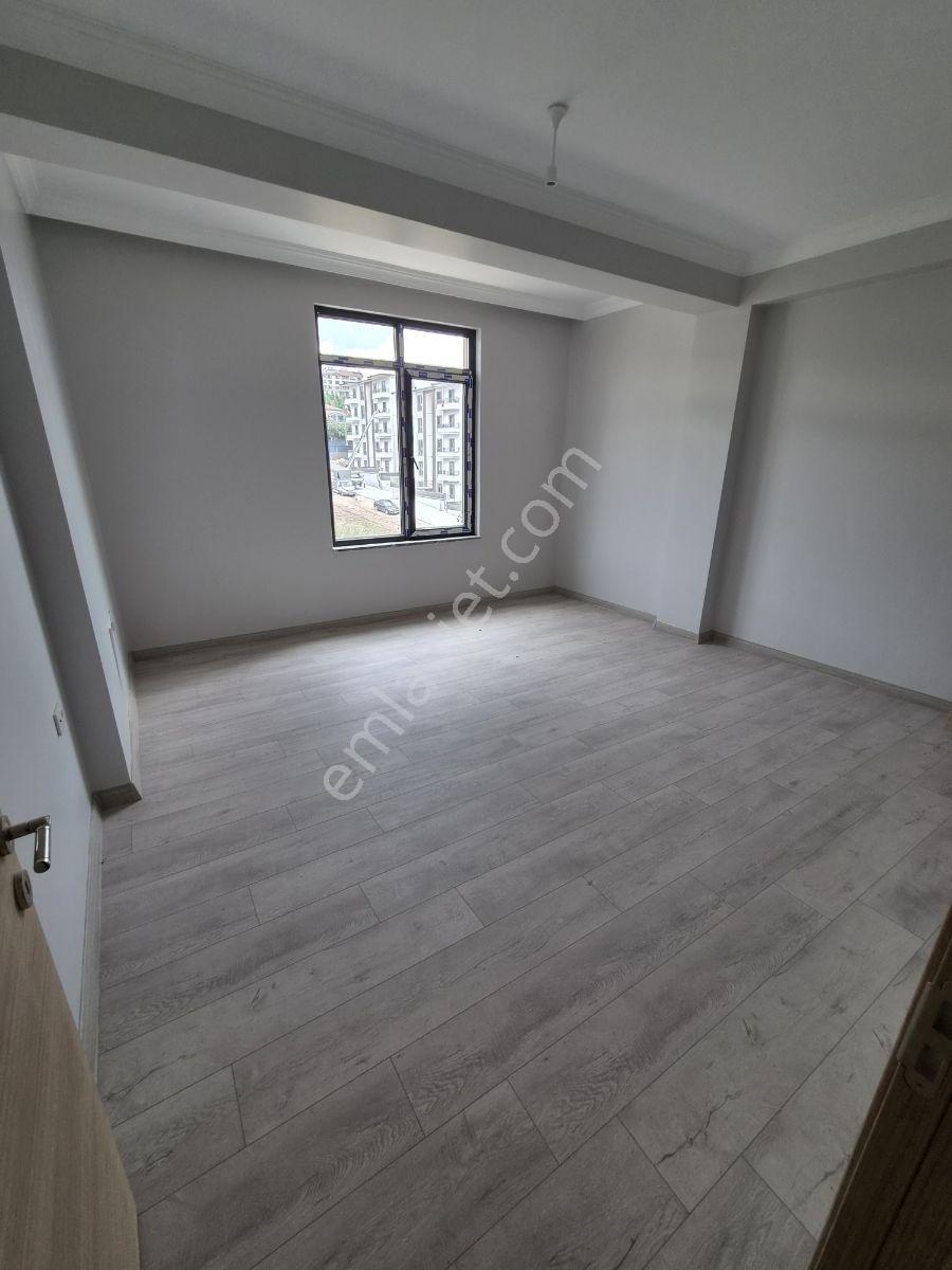 Başiskele Yeşilyurt Mahallesin'de Eğimsiz 3+1 Dubleks Daire — fotoğraf 13