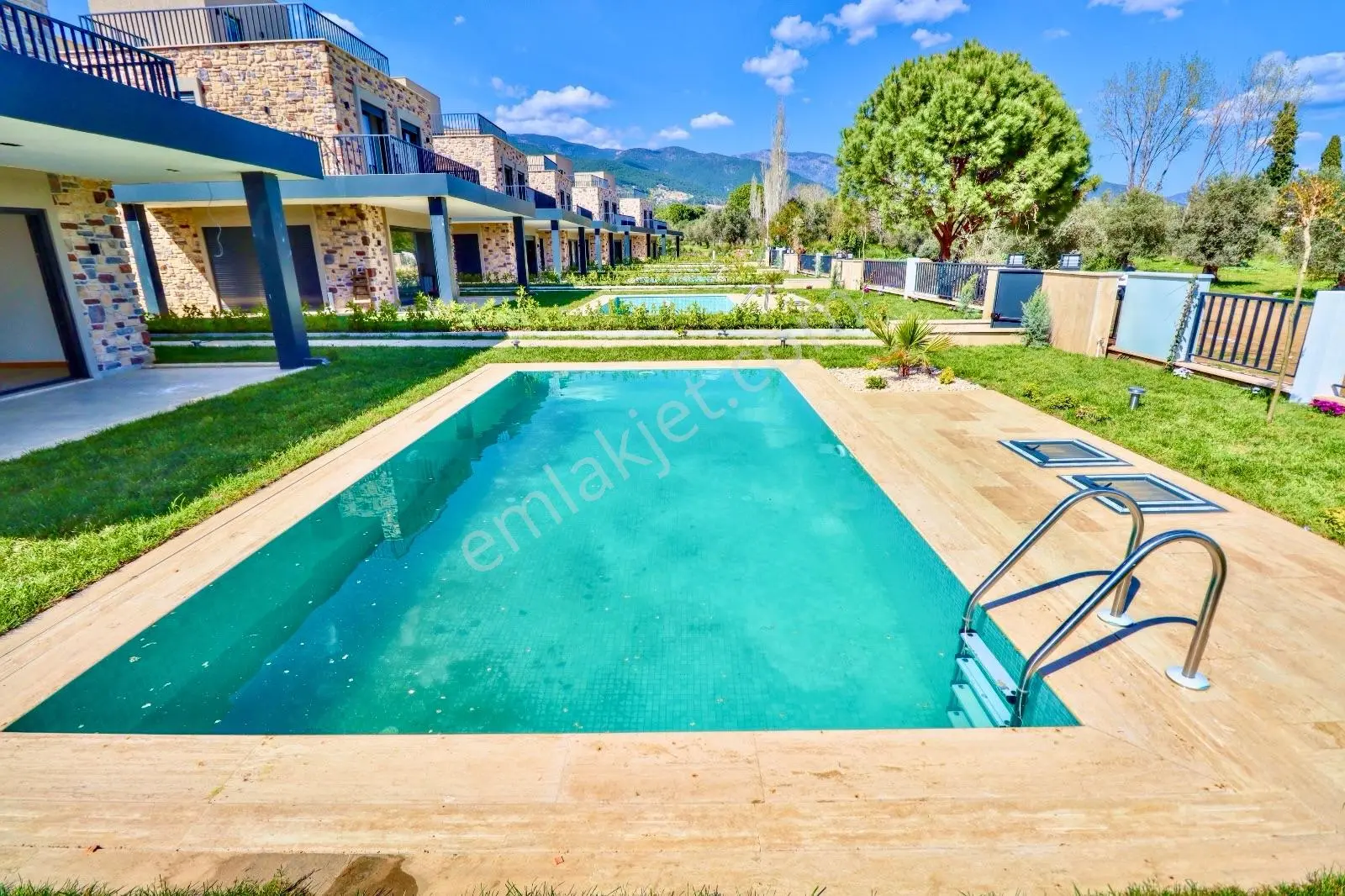 Güre'de 450 M2 Arsa İçinde Özel Havuzlu 4+1 Villa — fotoğraf 2