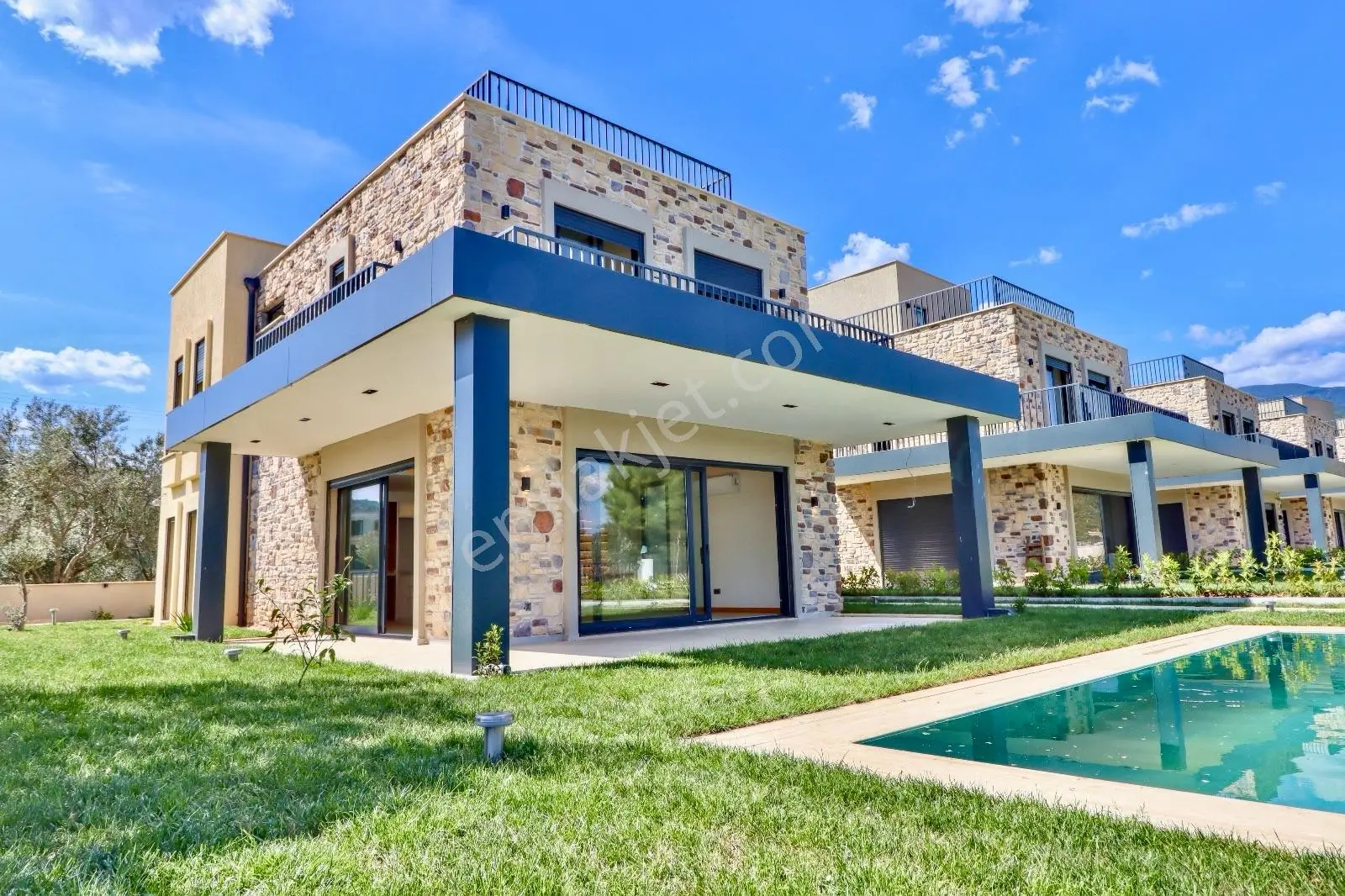 Güre'de 450 M2 Arsa İçinde Özel Havuzlu 4+1 Villa — fotoğraf 4