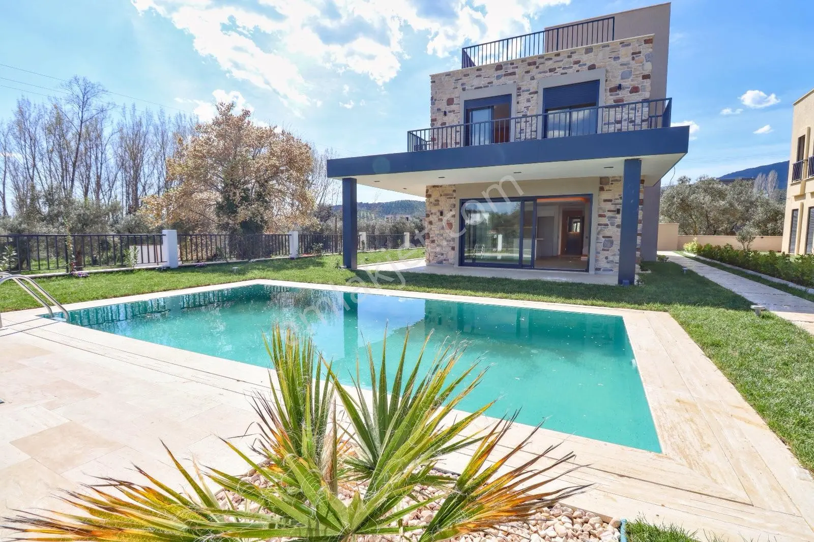 Güre'de 450 M2 Arsa İçinde Özel Havuzlu 4+1 Villa — fotoğraf 5