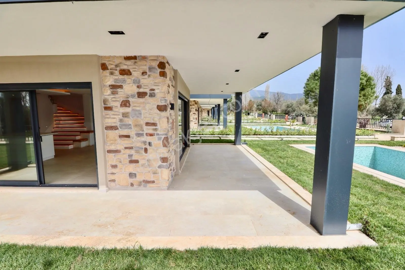 Güre'de 450 M2 Arsa İçinde Özel Havuzlu 4+1 Villa — fotoğraf 7