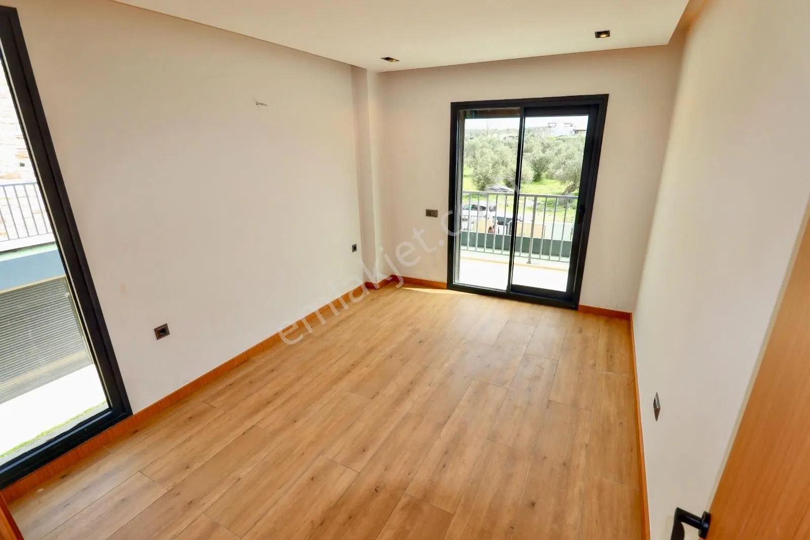 Güre'de 450 M2 Arsa İçinde Özel Havuzlu 4+1 Villa — fotoğraf 17