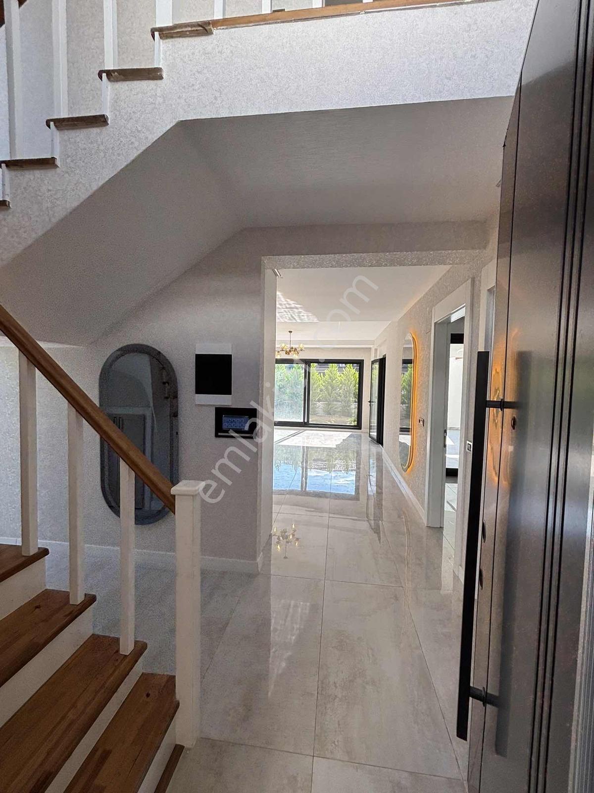 Kuşadası Kadınlar Denizinde Özel Havuzlu Denize Yakın 4+1 Villa — fotoğraf 11