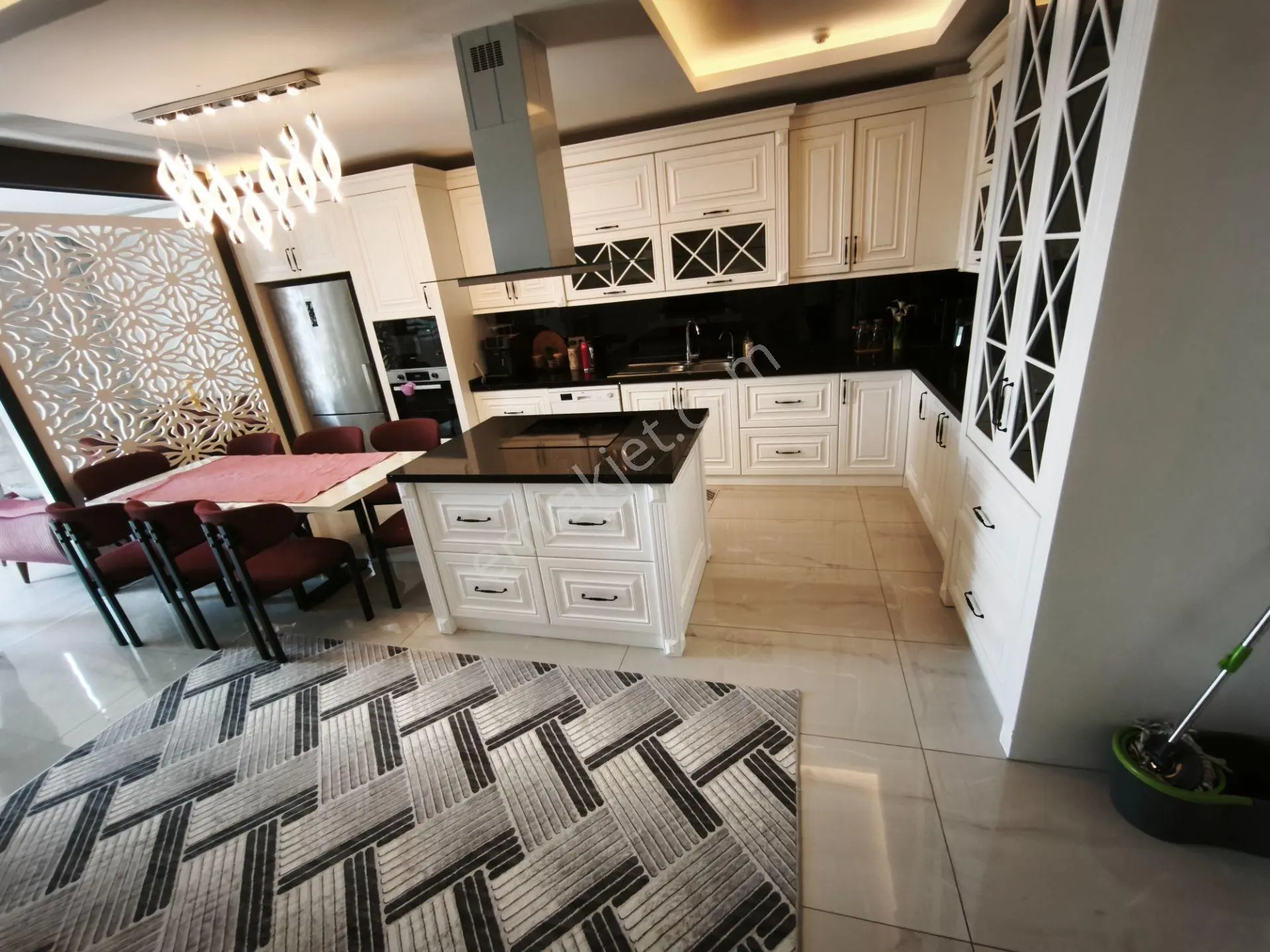 Can Towers Sitesinde Satılık 4+1 Daire Güvenlikli Manzara Cephe