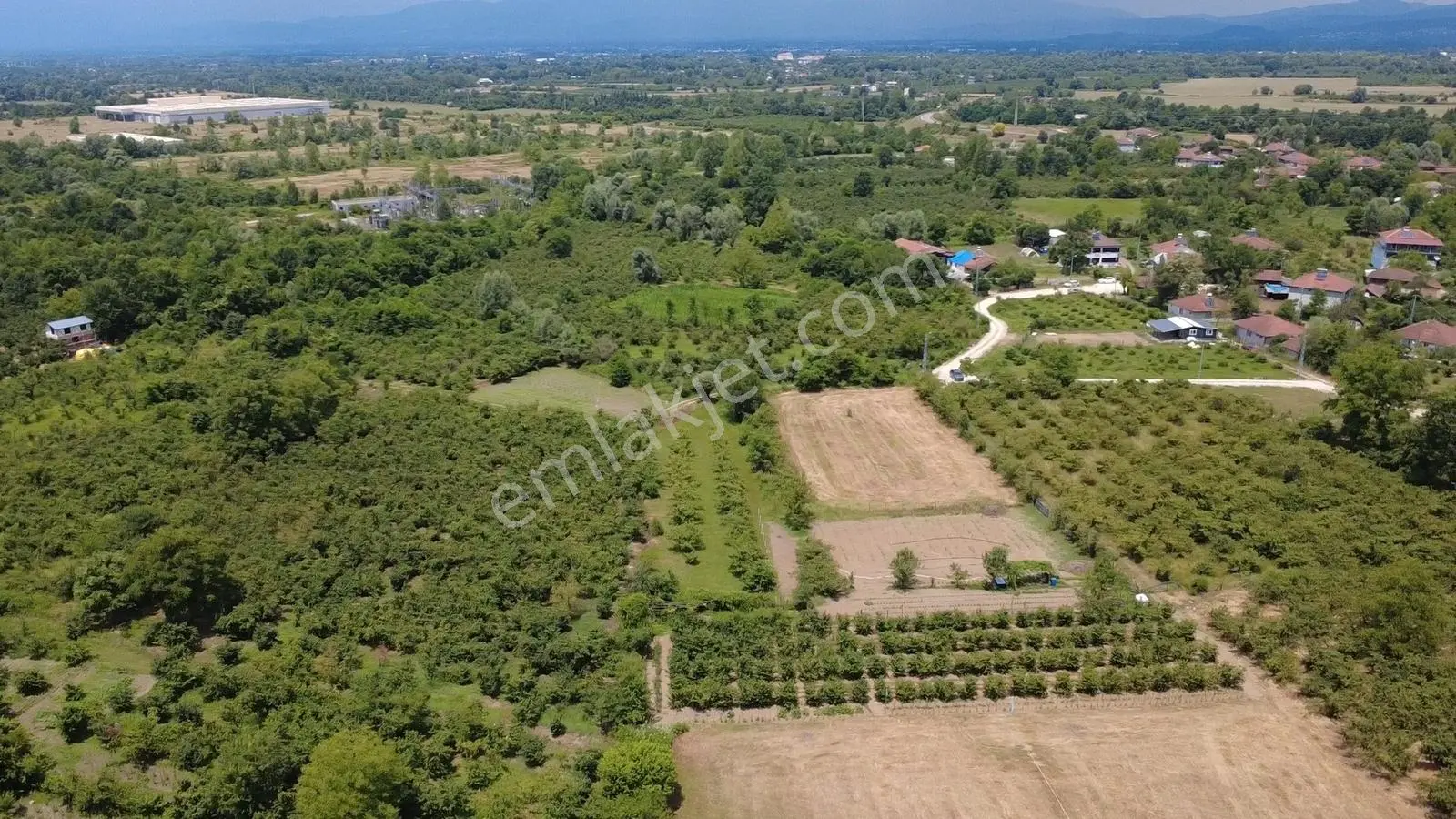 Muradiye Mengencik Köyünde Satılık 2.032 M² Tarla — fotoğraf 4
