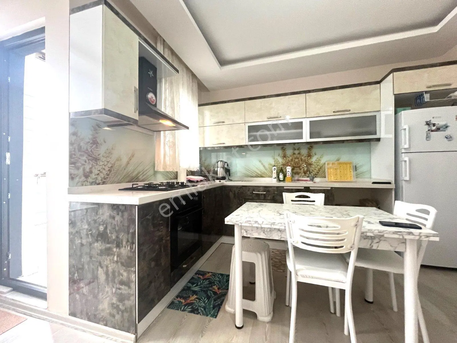𝄞melodi'den Akçay Merkez'de Piyasanın Altında Ön Cephe Asansörlü Cam Balkon 1+1 Daire — fotoğraf 5
