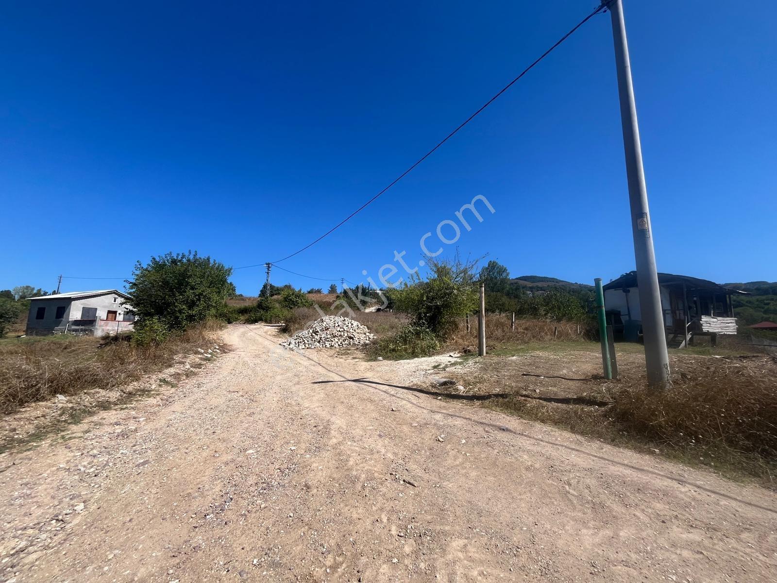 846m2 (köy Meydanına Komşu(350 Mtre Mesafede)resmi Yola 2.parsel — fotoğraf 8