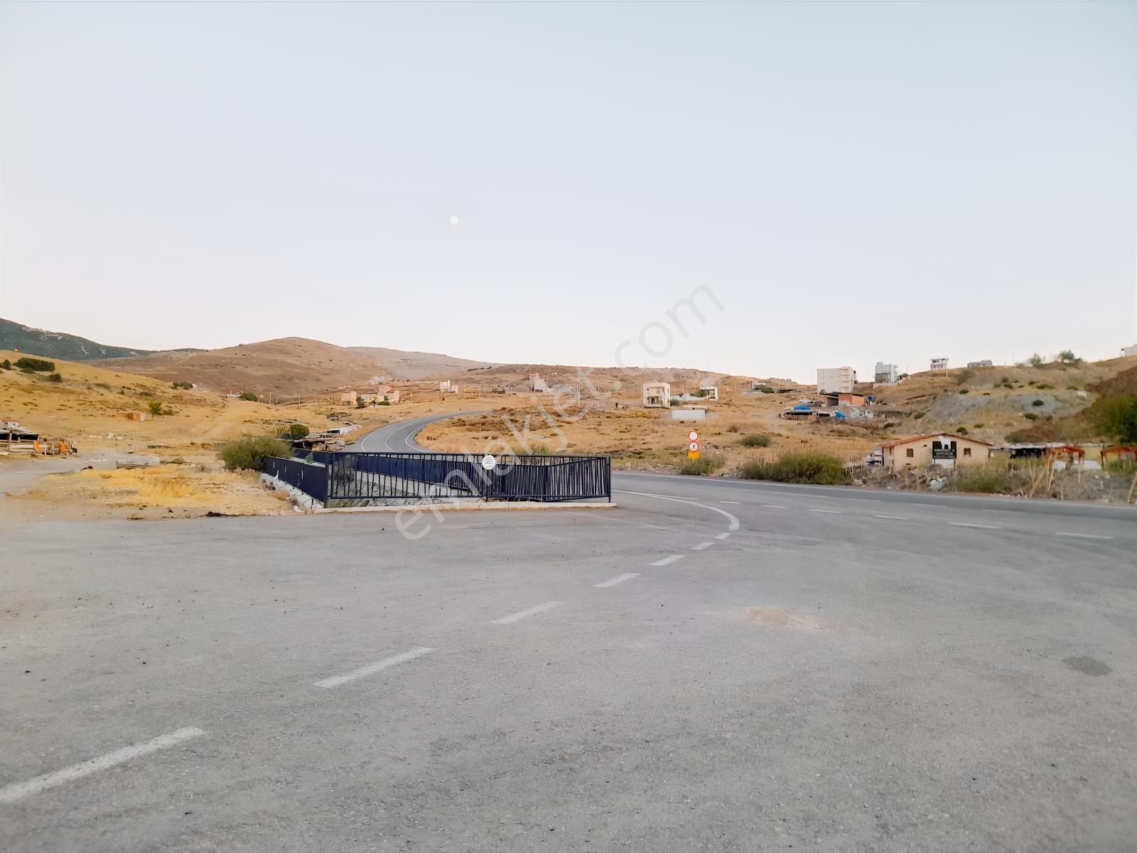 Harmandalında Satılık 140 M2 Arsa Çiğli Serkan Dan — fotoğraf 2
