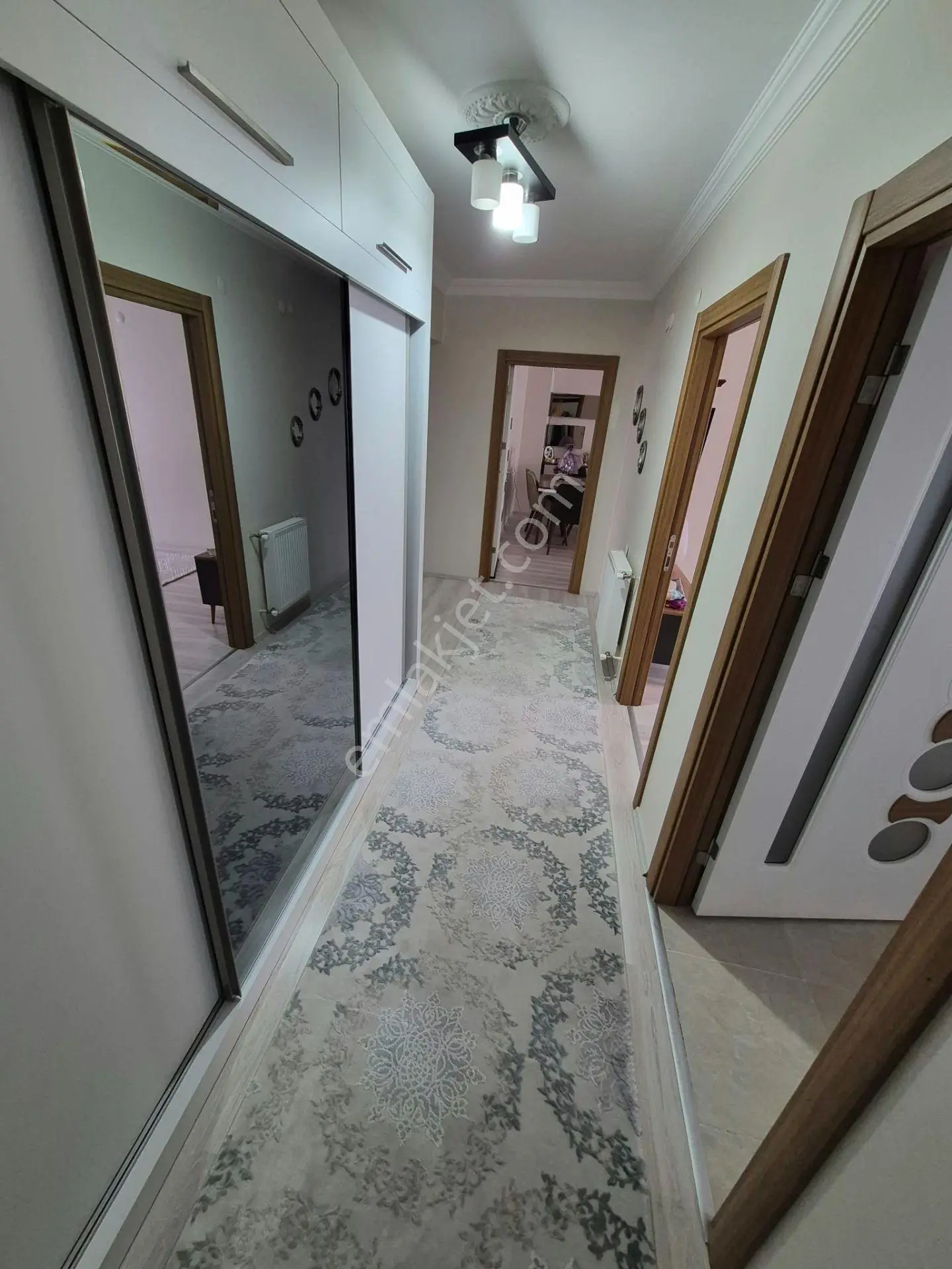 Sivas Kılavuz Mahallesi'Nde Çift Balkonlu Satılık Masrafsız 3+1 Daire