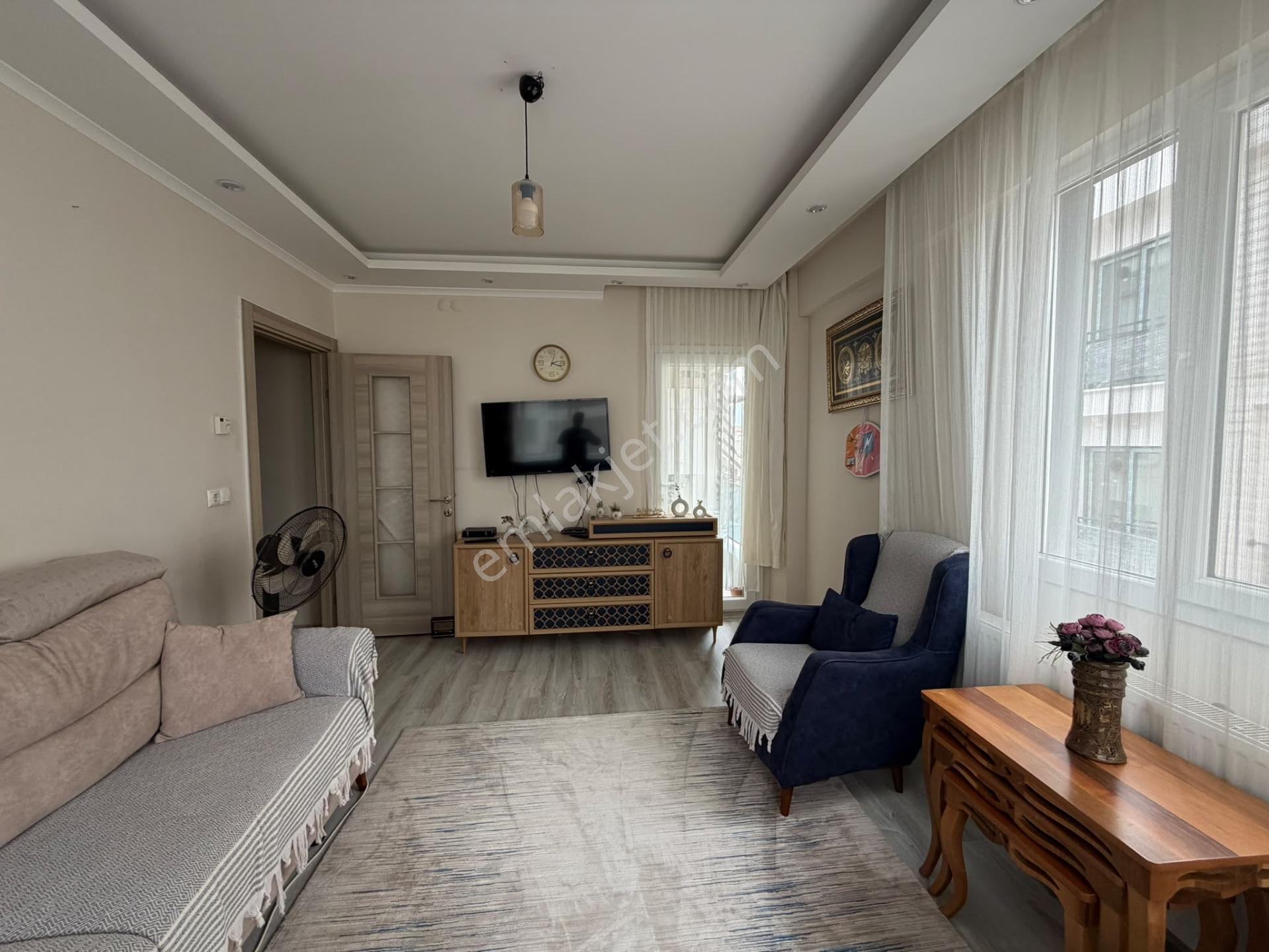 Özgün ‘gm’den Muradiye Cumhuriyet Caddesinde Satılık 2*1kapalı Mutfak Daire — fotoğraf 24