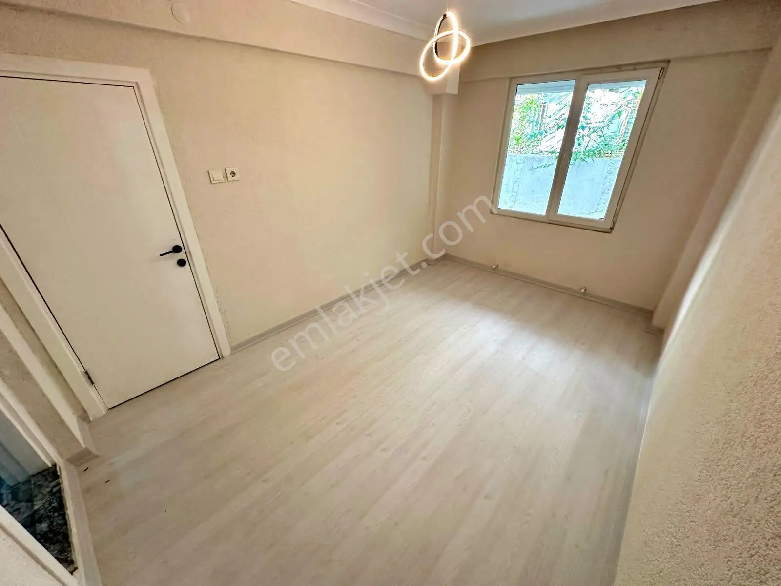 Referans'tan Altınkum'da Denize 200 Metre Ebeveyn Banyolu Bahçeli 2+1 Daire — fotoğraf 3