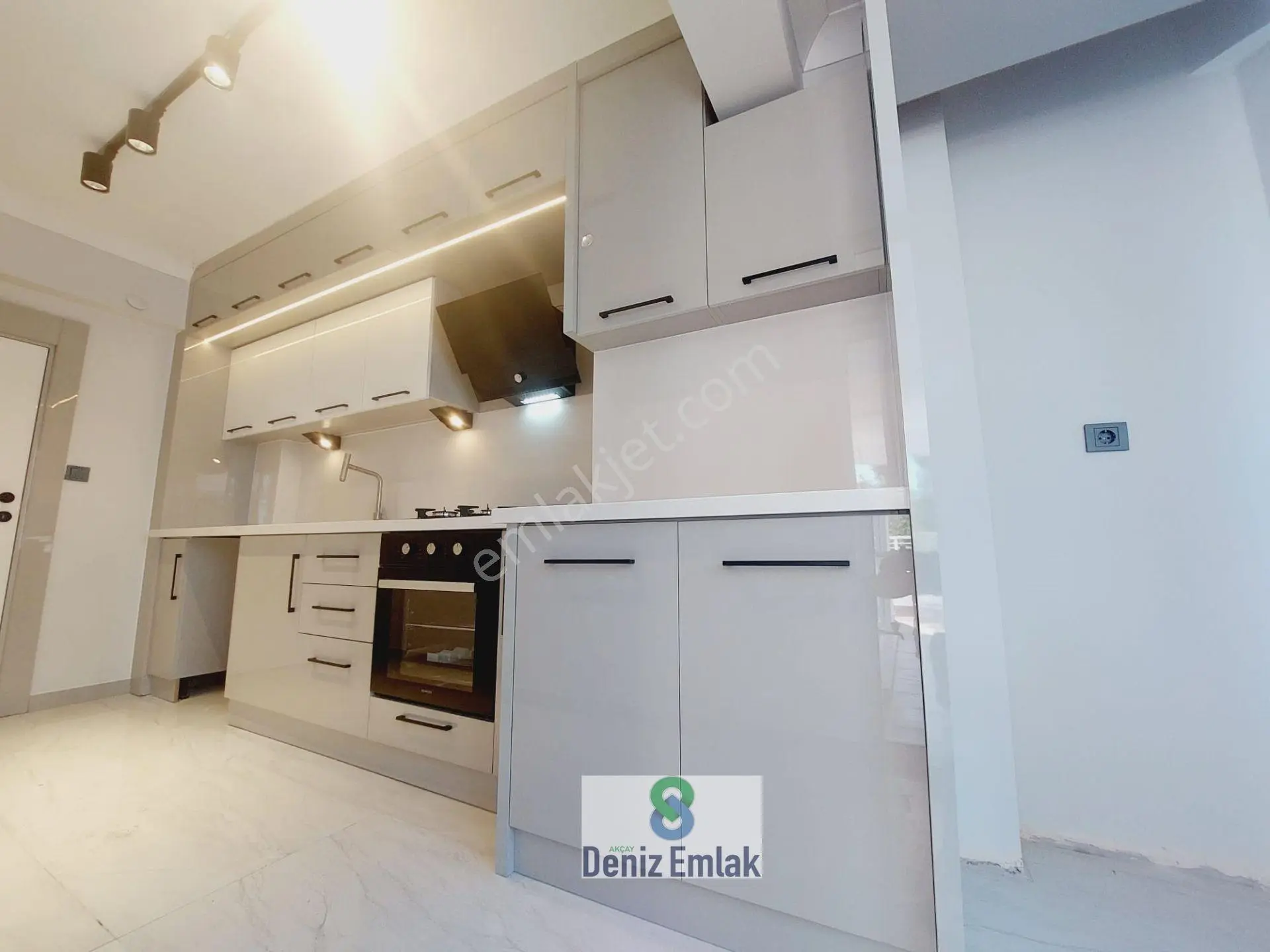 ∞ Denizden ∞ Akçay İkizçay'da Satılık Geniş Balkonlu 2+1 — fotoğraf 26