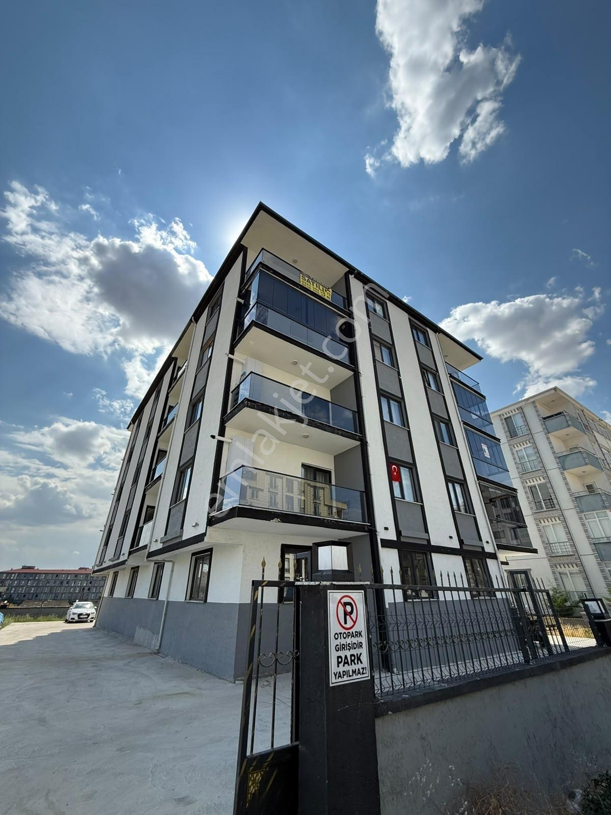 Newcıty Emlaktan Satılık Ara Kat Balkonlu Sıfır 1+1 Daire — fotoğraf 4