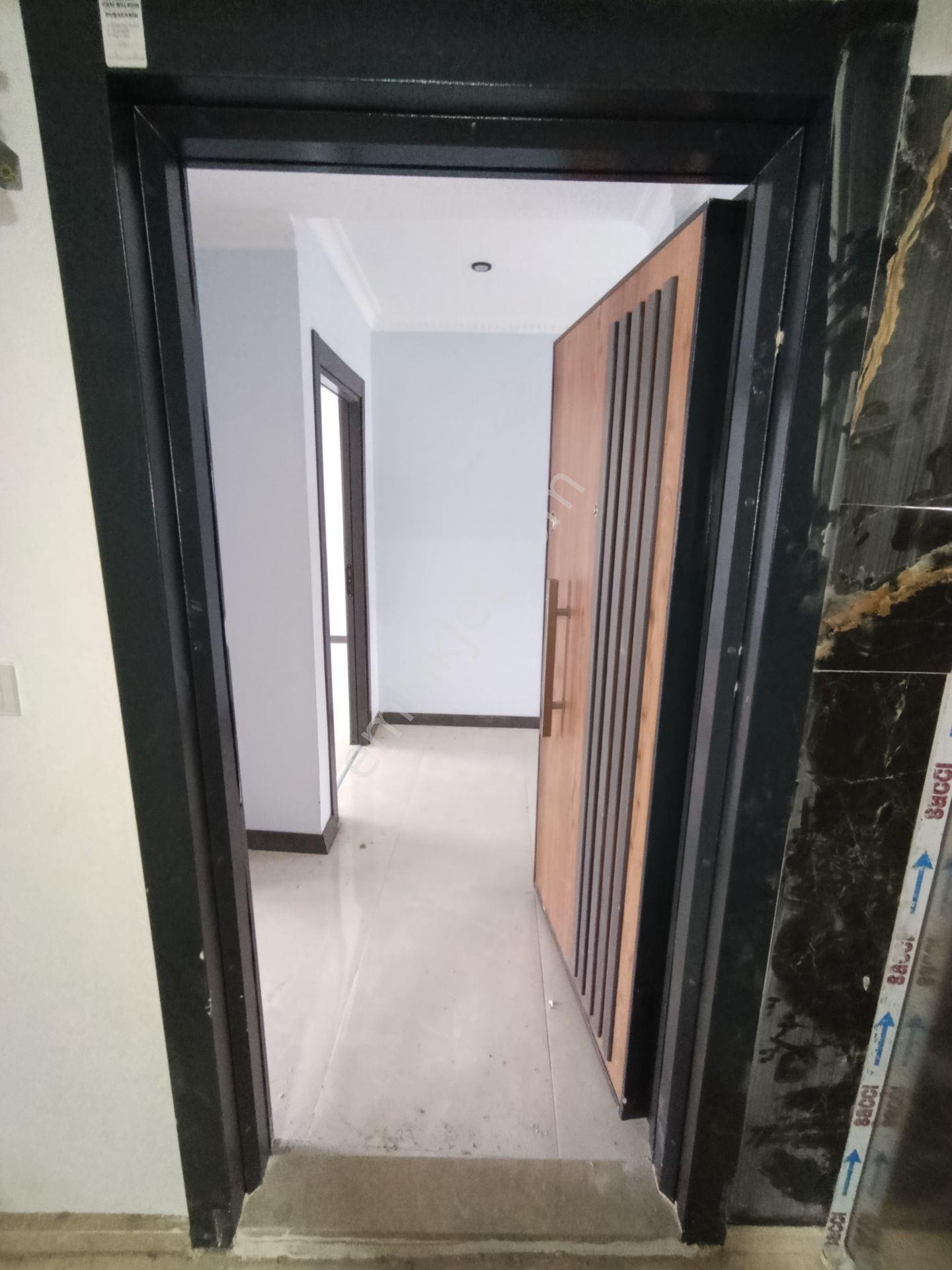 Krediye Uygun Arnavutköy Taşoluk Metroya Yakın Satılık Geniş 2+1 Ara Kat Daire