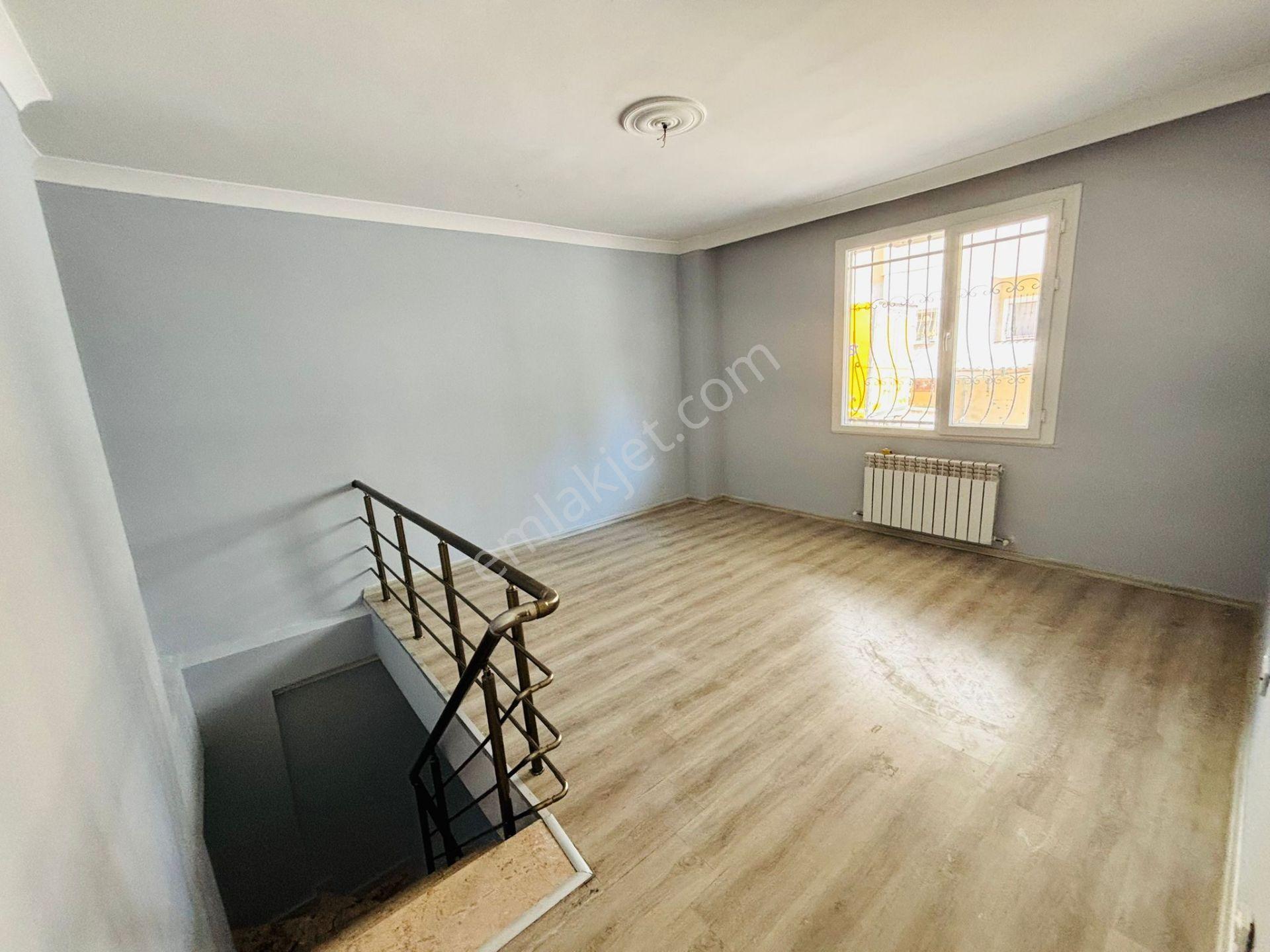 Mertcan'dan Fatih Mah. 3+1 Yakacık Cad. Yakın Ters Dubleks — fotoğraf 3