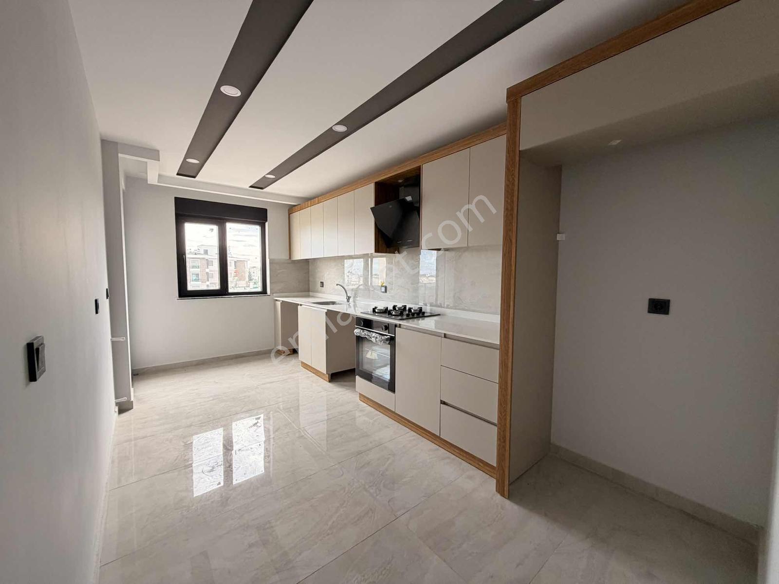 Havuzlu Açık Otoparklı Lüks Site İçi 2+1 Ayrı Mıutfak