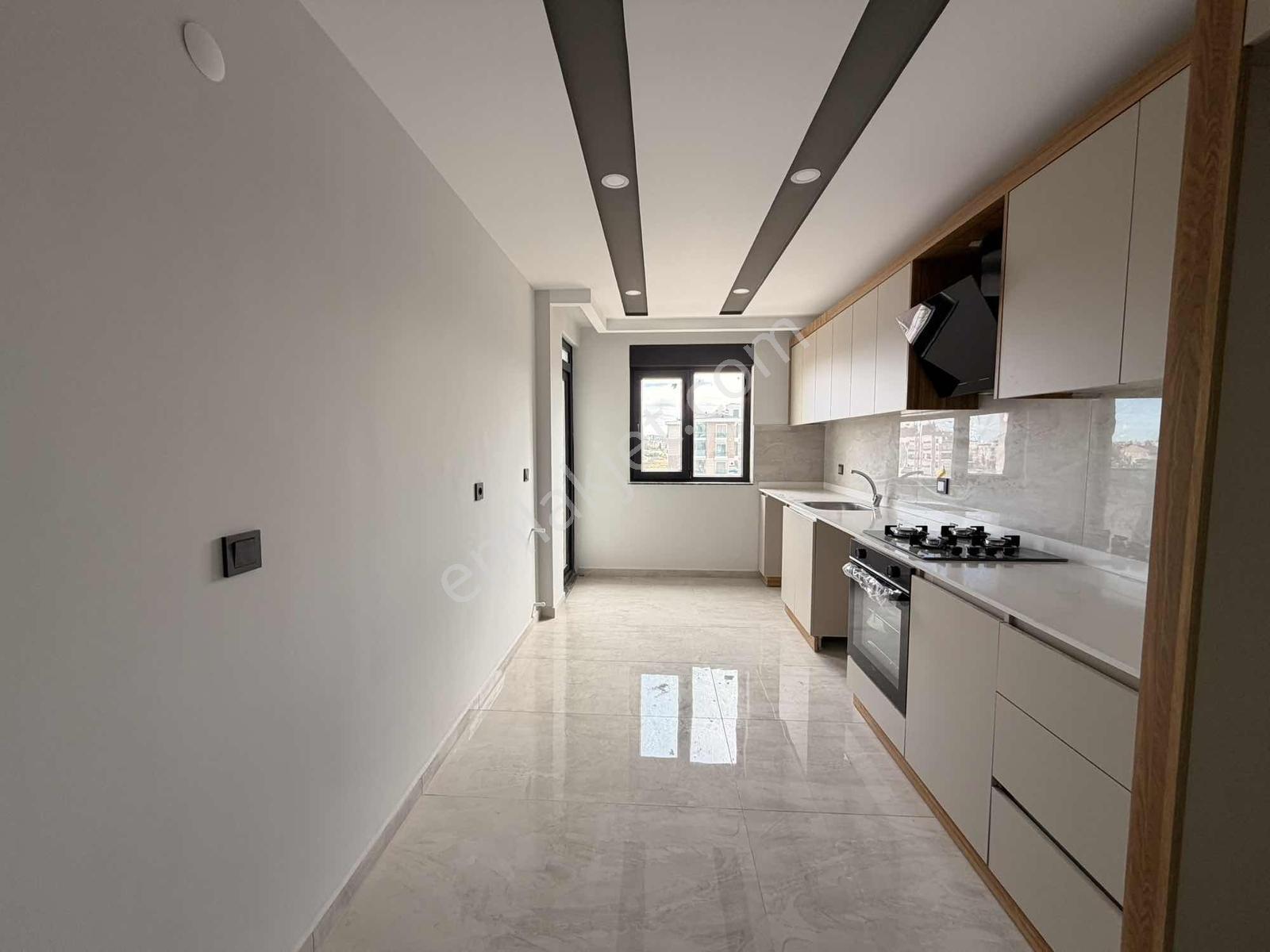 Havuzlu Açık Otoparklı Lüks Site İçi 2+1 Ayrı Mıutfak — fotoğraf 2