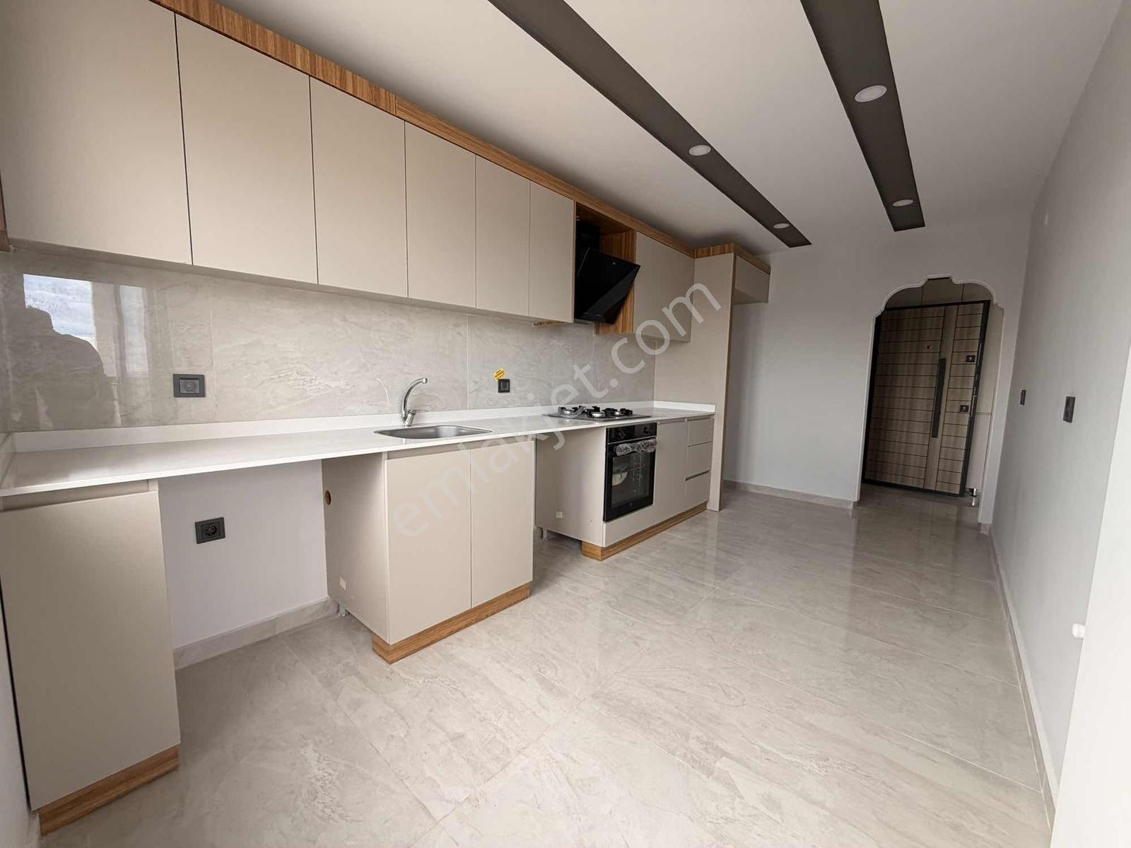 Havuzlu Açık Otoparklı Lüks Site İçi 2+1 Ayrı Mıutfak — fotoğraf 3