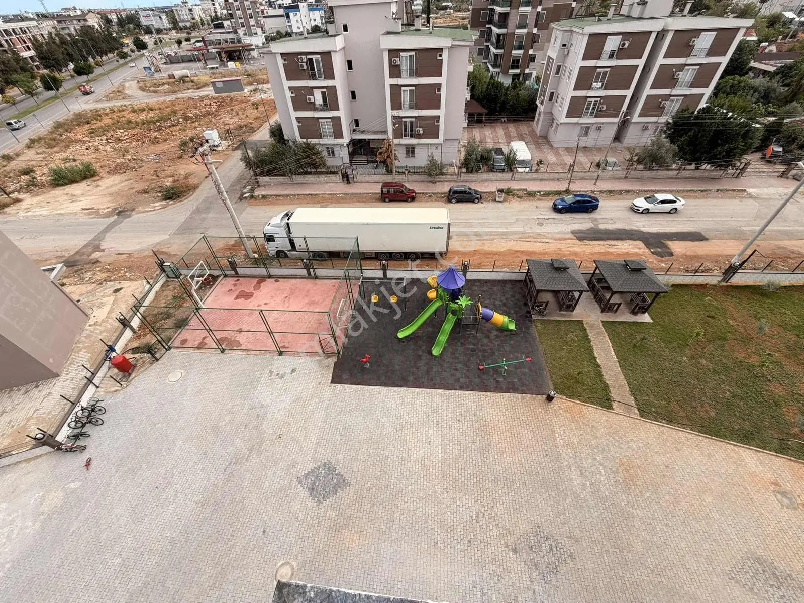 Havuzlu Açık Otoparklı Lüks Site İçi 2+1 Ayrı Mıutfak — fotoğraf 9