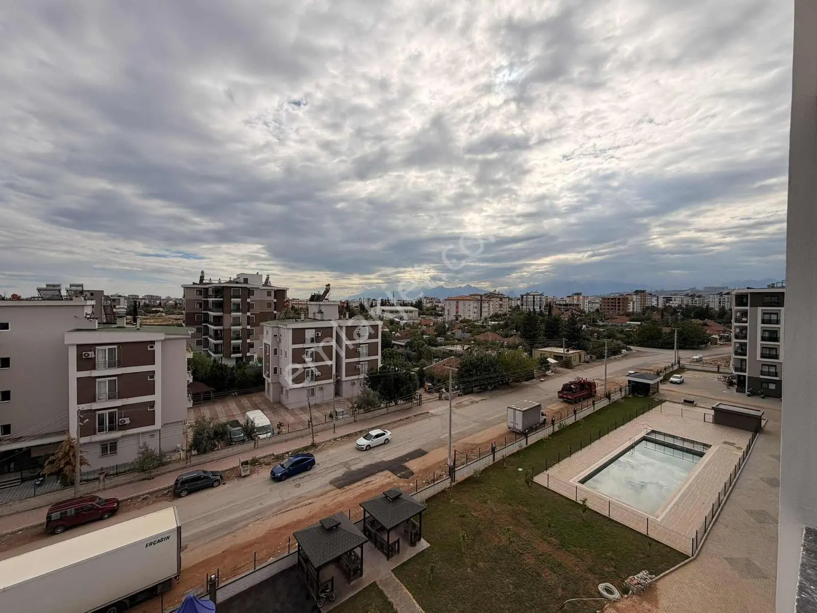 Havuzlu Açık Otoparklı Lüks Site İçi 2+1 Ayrı Mıutfak — fotoğraf 10
