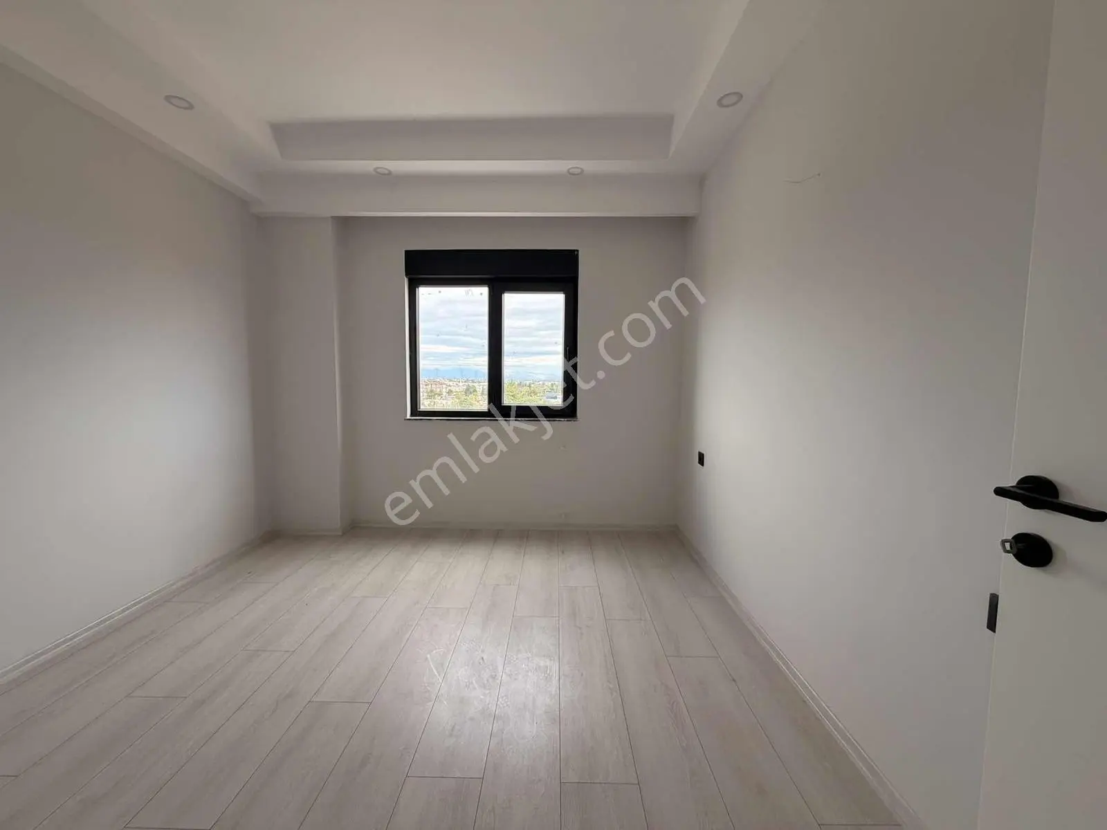 Havuzlu Açık Otoparklı Lüks Site İçi 2+1 Ayrı Mıutfak — fotoğraf 18
