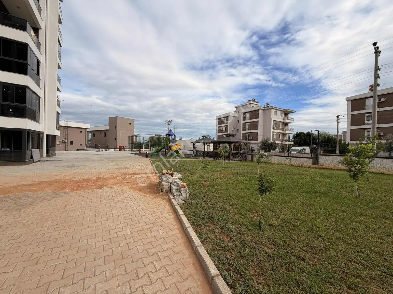 Havuzlu Açık Otoparklı Lüks Site İçi 2+1 Ayrı Mıutfak — fotoğraf 24