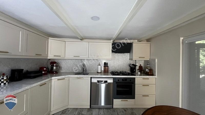 Erenler Bekirpaşada 295 M² Arsa İçinde Yenilenmiş Müstakil Ev — fotoğraf 16